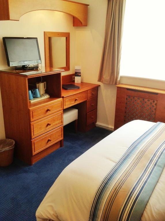 The Windmills Hotel St Brelade Room photo